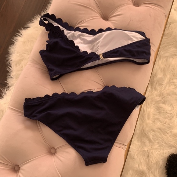 Cupshe Navy one shouldered bikini - Picture 3 of 3